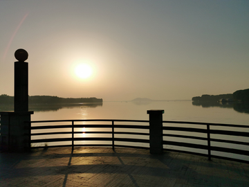 武汉东湖日出