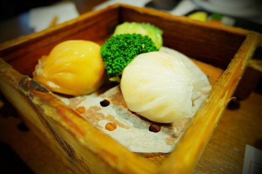 三色彩虾饺