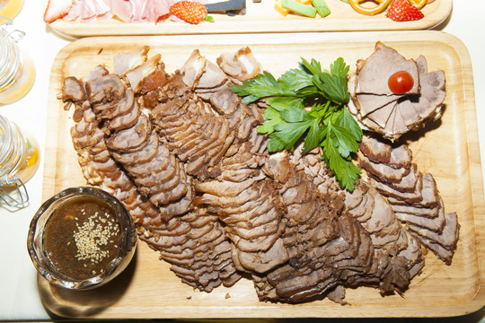 自助餐牛肉