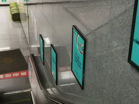 地铁电梯