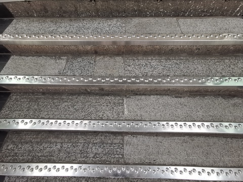 防滑阶梯
