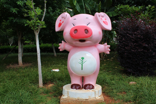 生肖雕塑猪