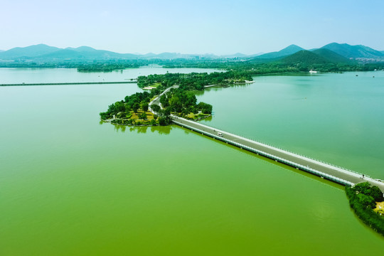 航拍徐州云龙湖风景区音乐桥