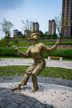 广场舞民族舞蹈雕塑