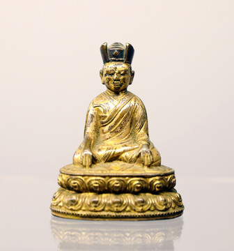 铜鎏金噶玛巴坐像