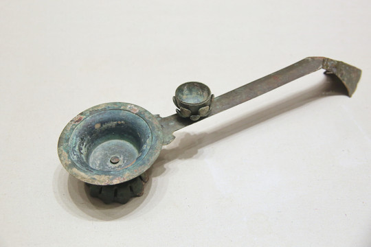 唐代莲花宝子鹊尾柄铜炉