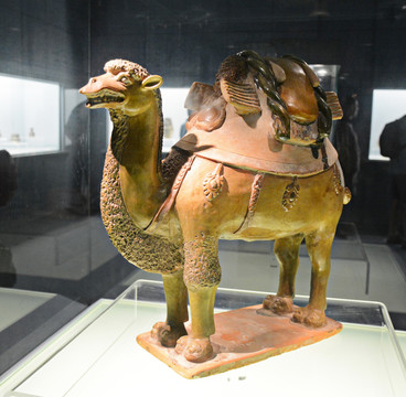 彩色釉陶骆驼