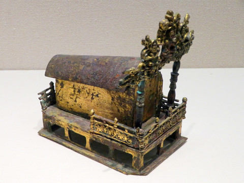 唐代鎏金铜棺