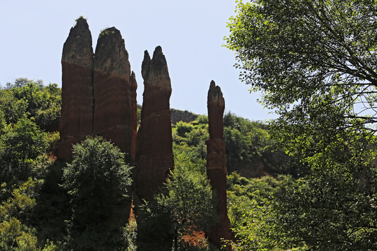 甘泉县高哨乡向阳沟村佛指山