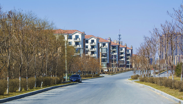 鞍山玉廷湾多层建筑住宅群与公路