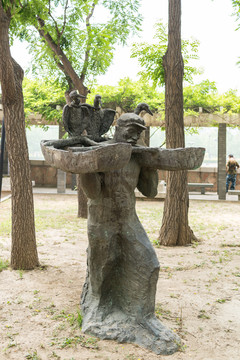 中央美术学院校园雕塑渔民
