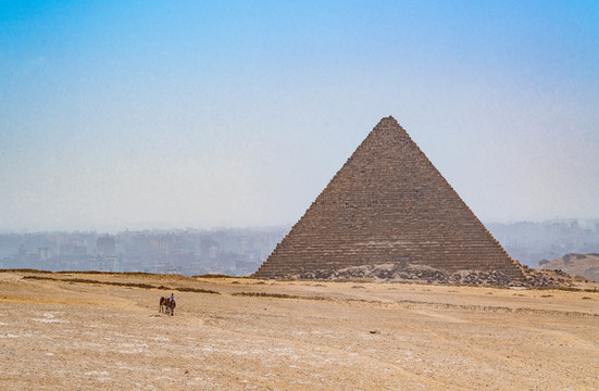 埃及金字塔古老的建筑风貌