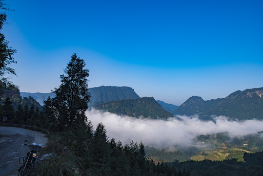 大山云雾
