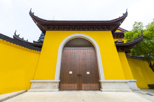 常州天宁禅寺黄色围墙