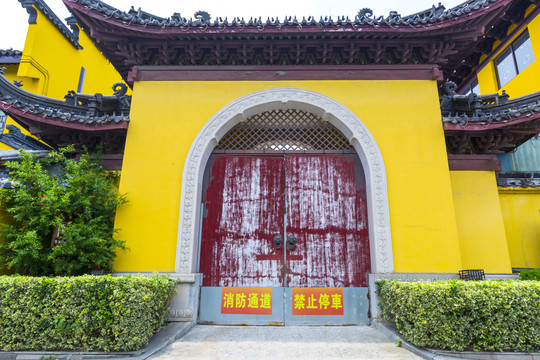 常州天宁禅寺黄色围墙