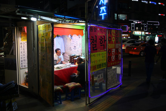 韩国首尔夜间集市