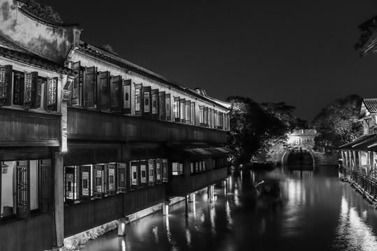 黑白古镇夜景