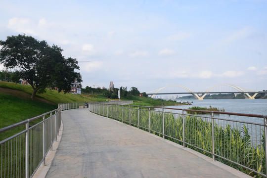 江边栈桥