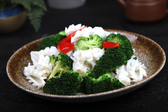 西兰花炒鲜鱿