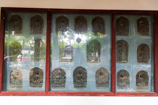 江苏苏州寒山寺石雕佛像