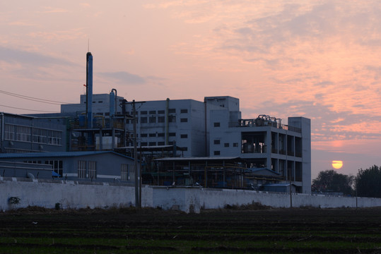 工厂夕阳