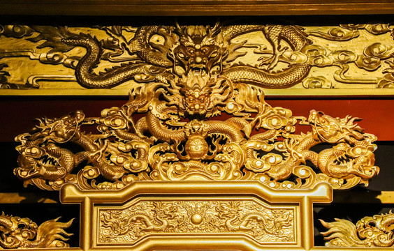 金色龙纹浮雕