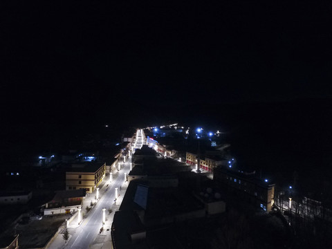 西藏小镇夜景