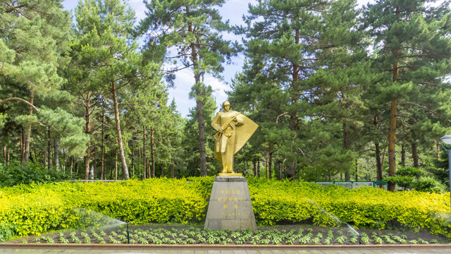 解放军战士銅像