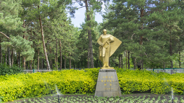 解放军战士銅像