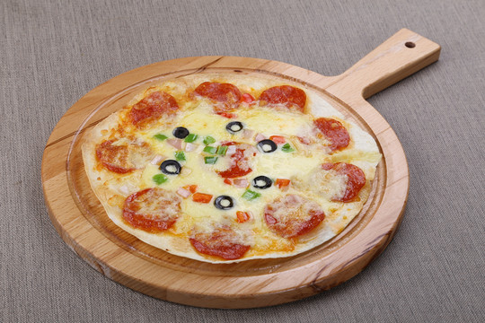 意式传统萨拉米披萨