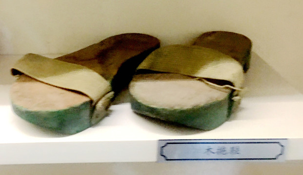 旧上海民国时期的木拖鞋