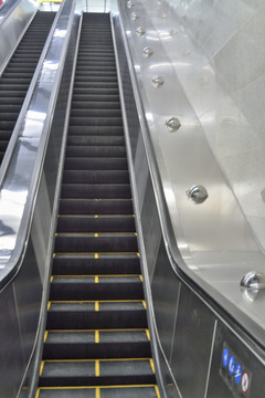 地铁出入口电动扶梯