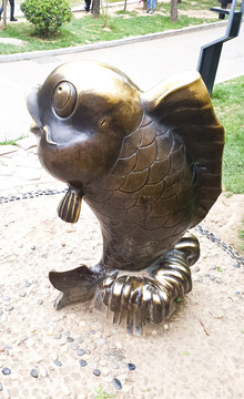 金鱼古铜雕塑
