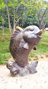 金鱼雕塑