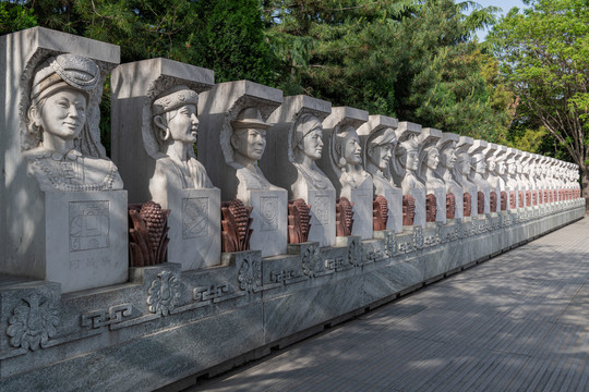 临汾华门民族团结雕塑