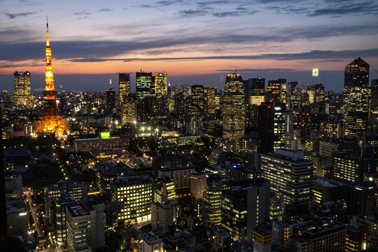 日本东京铁塔黄昏夜景
