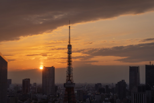 日本东京铁塔黄昏夜景