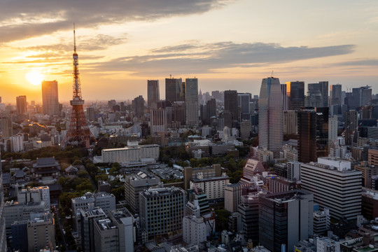 日本东京铁塔黄昏夜景