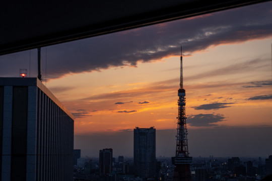 日本东京铁塔黄昏夜景