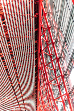 北京首都机场候机楼红色顶棚
