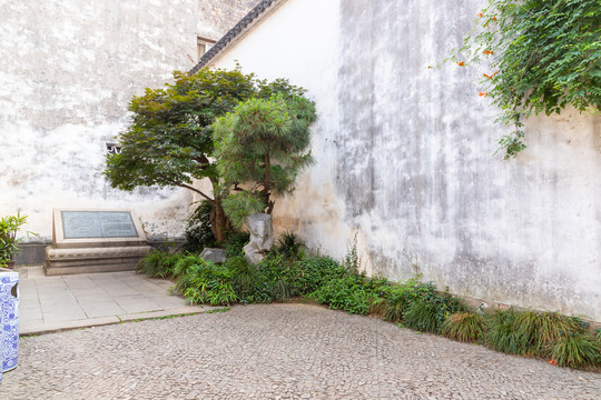 中国苏州市美丽幽静的艺圃园林