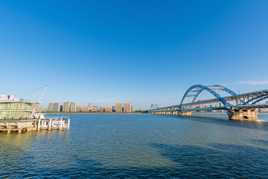 杭州钱江四桥复兴大桥与滨江建筑