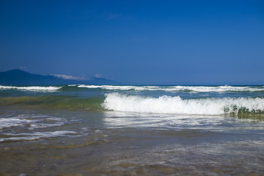 沙滩海浪花