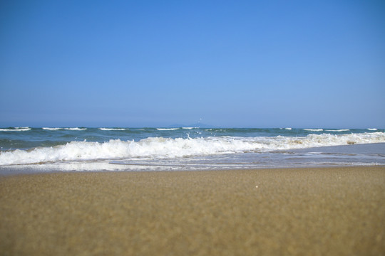 沙滩海浪花