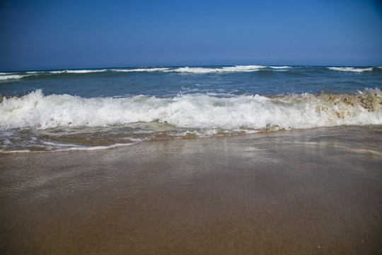 海浪沙滩