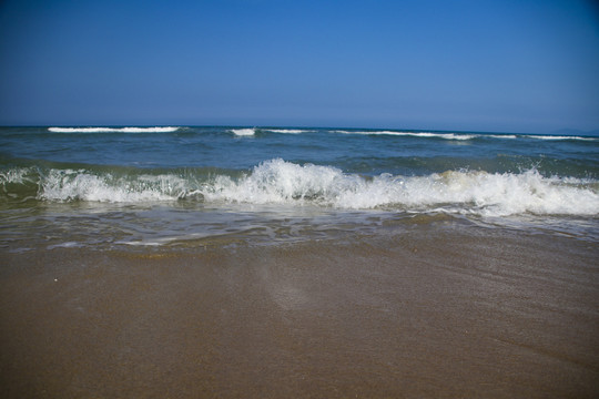 海浪沙滩