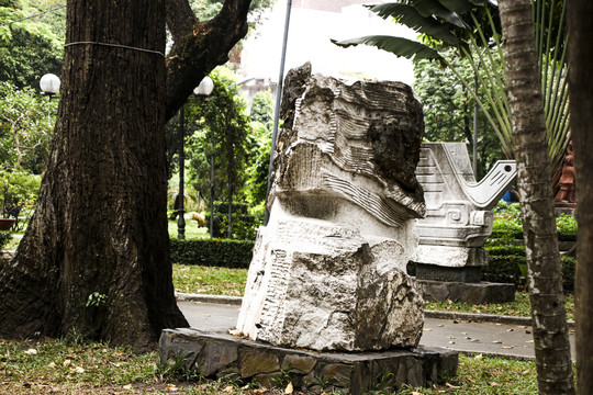 越南公园现代石雕艺术