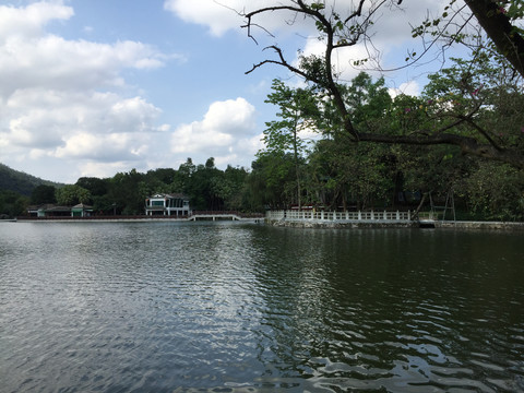 圭峰山玉湖美景