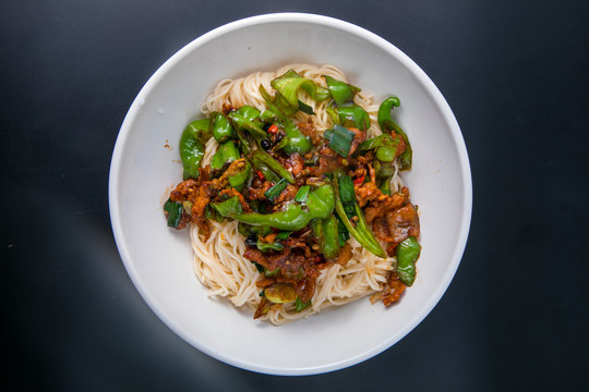 小炒肉盖面
