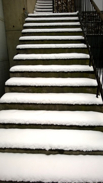 台阶积雪